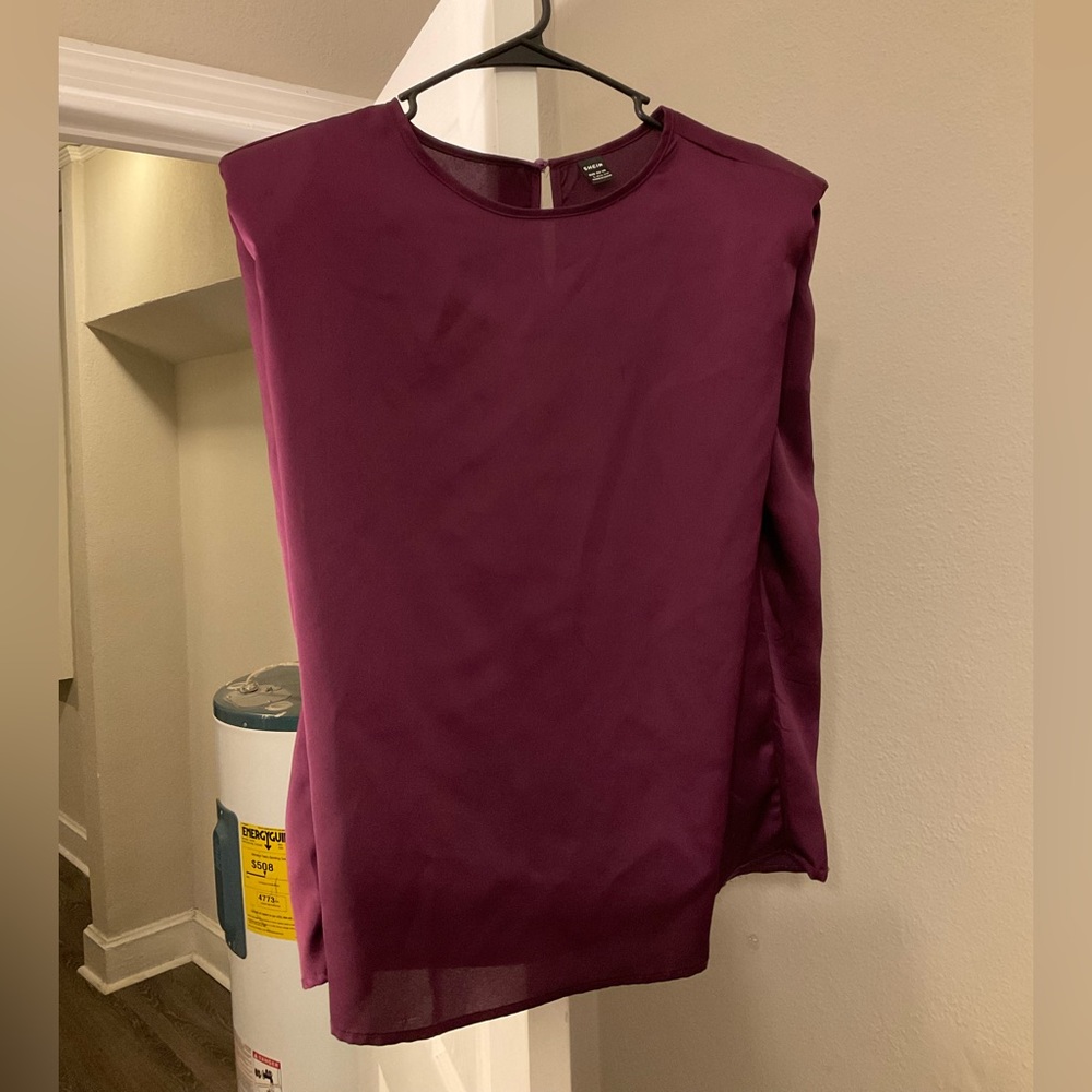 SHEIN sleeveless shoulder padded blouse